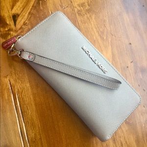 Authentic Michael Kors Leather Wallet/Wristlet